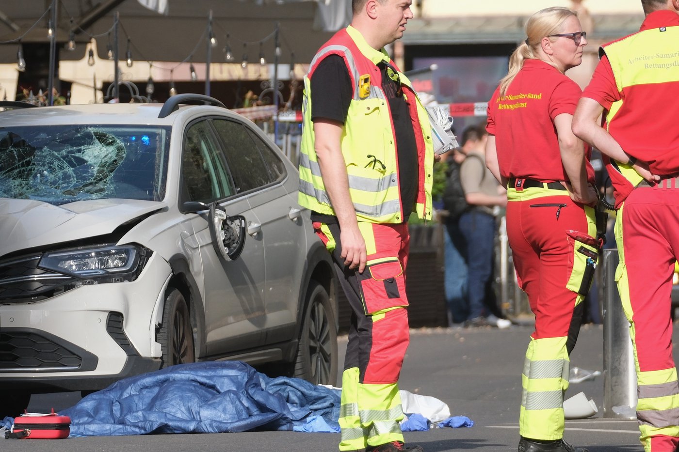 A driver plows into people in a shopping area in Germany, killing 2 | iNwheels A driver plows into people in a shopping area in Germany, killing 2 | iNwheels