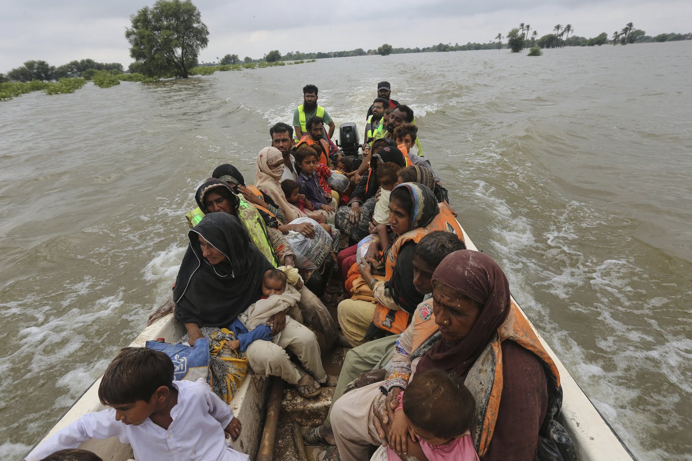 Over 120,000 evacuated from central Pakistan as floods leave survivors in scorching heat | iNFOnews.ca Over 120,000 evacuated from central Pakistan as floods leave survivors in scorching heat | iNFOnews.ca