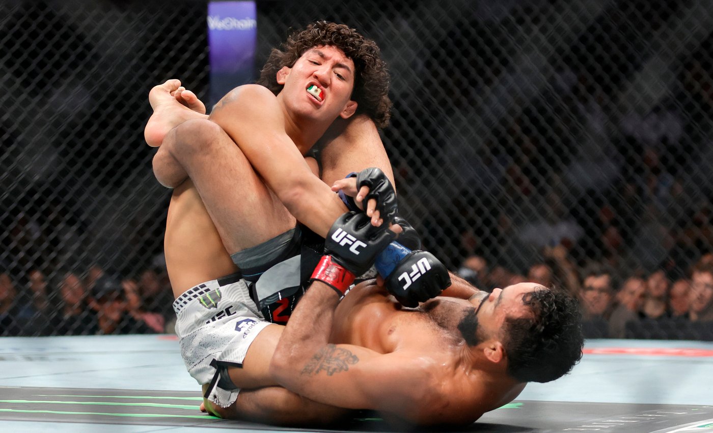 Charles Oliveira takes BMF title from Max Holloway at UFC 326, nearly 11 years after first meeting | iNFOnews.ca Charles Oliveira takes BMF title from Max Holloway at UFC 326, nearly 11 years after first meeting | iNFOnews.ca