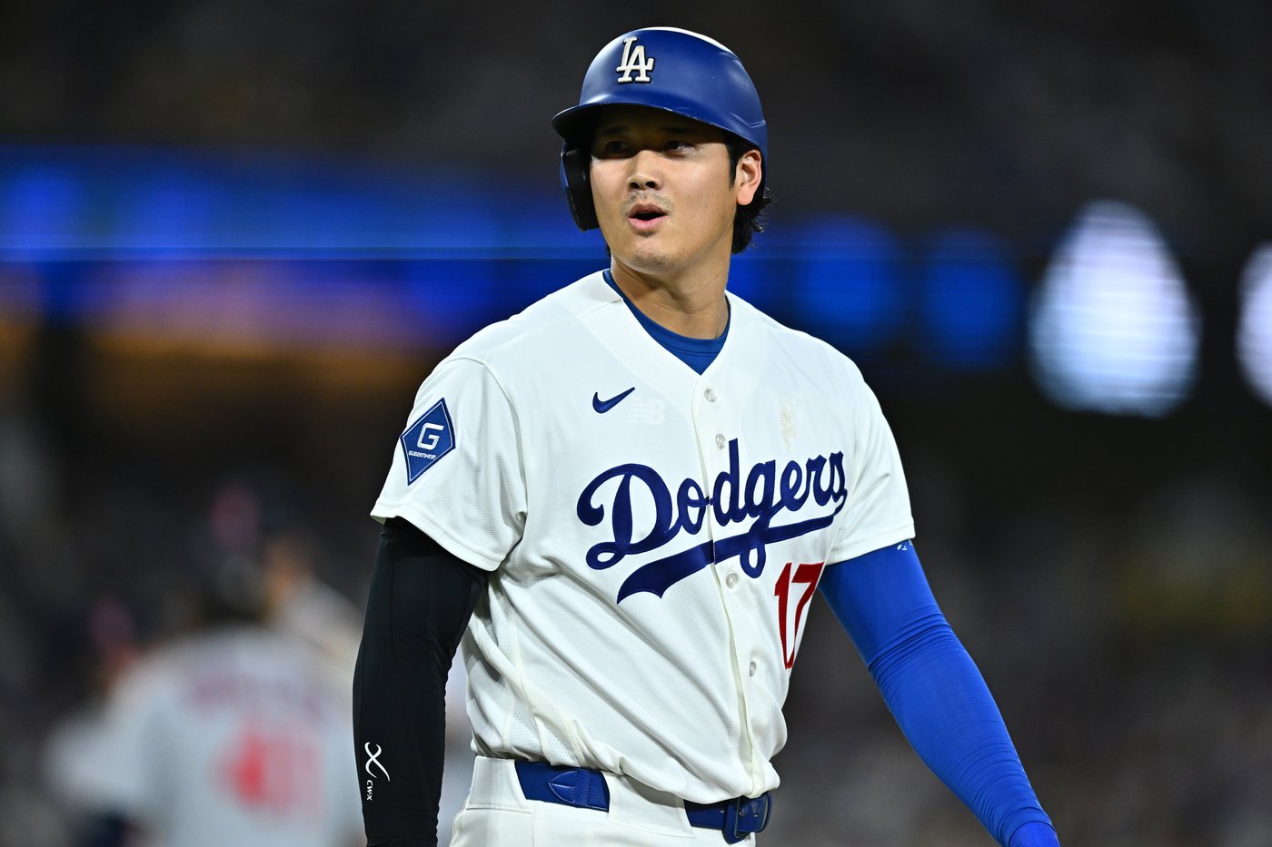 Ohtani out of Dodgers' lineup for 3rd straight day with left knee and right biceps discomfort | iNFOnews.ca