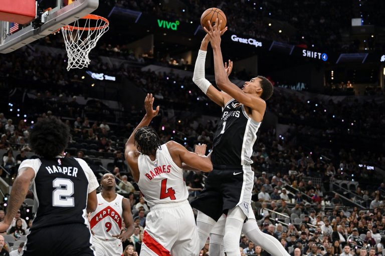 Wembanyama helps Spurs move to 4-0 with 121-103 win over Raptors | iNFOnews.ca Wembanyama helps Spurs move to 4-0 with 121-103 win over Raptors | iNFOnews.ca