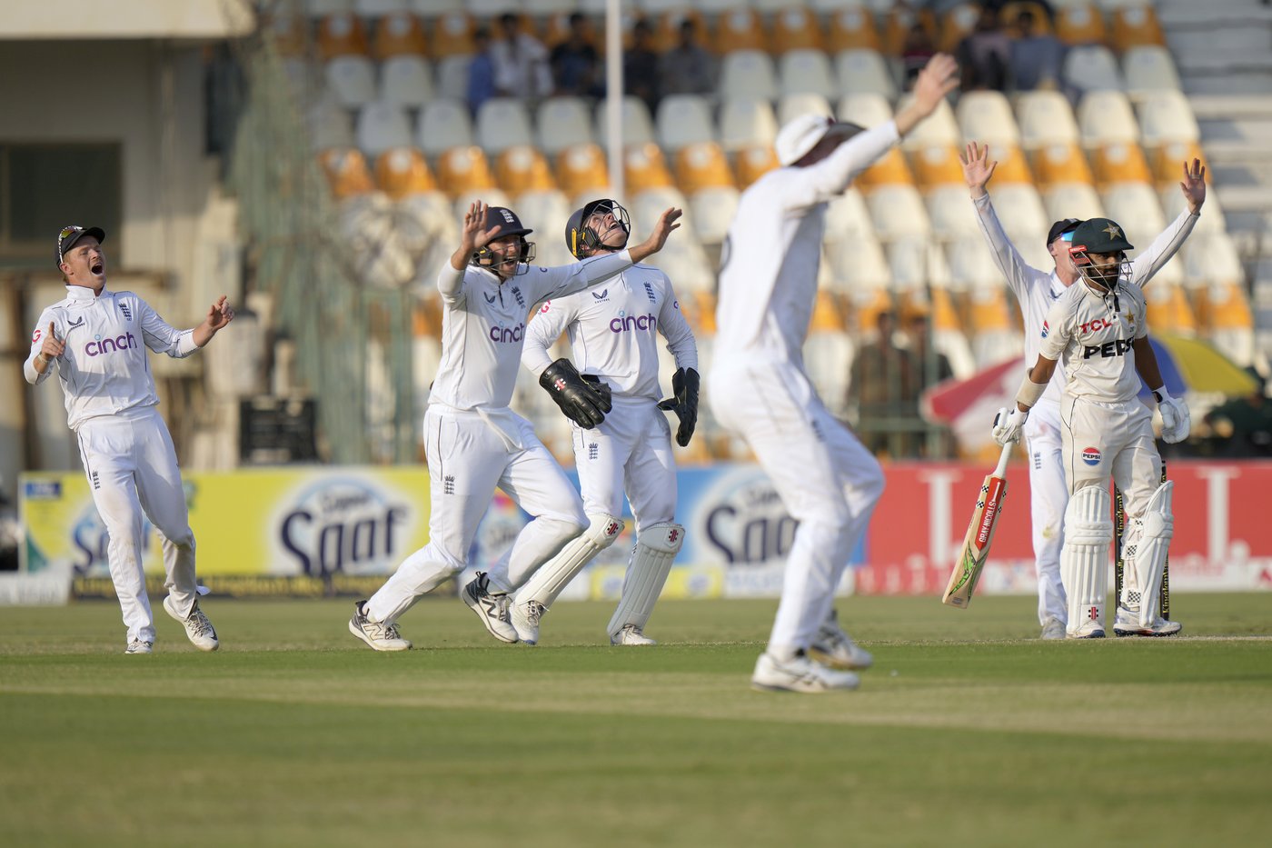Brook and Root set batting records with 800-run England close to famous cricket win over Pakistan | iNFOnews.ca
