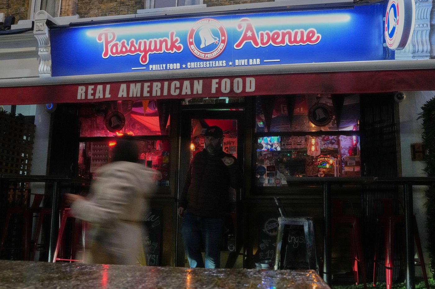 It’s special: Philly-style dive bar in London a hit with Eagles fans from US and UK | iNFOnews.ca