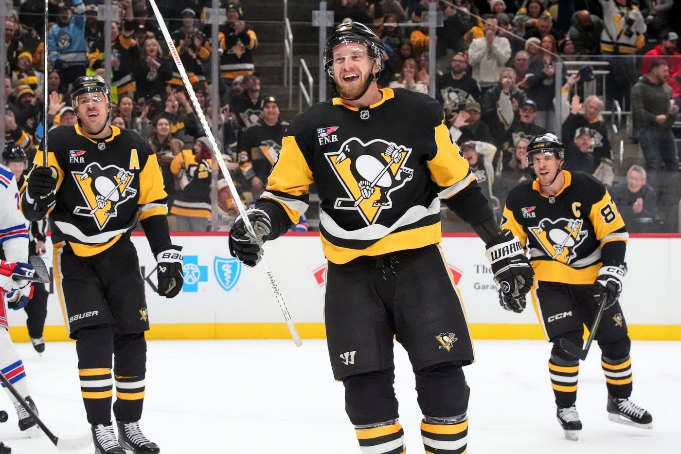 Mantha and Acciari score twice, Penguins running winning streak to 6 by holding off the Rangers 6-5 | iNFOnews.ca