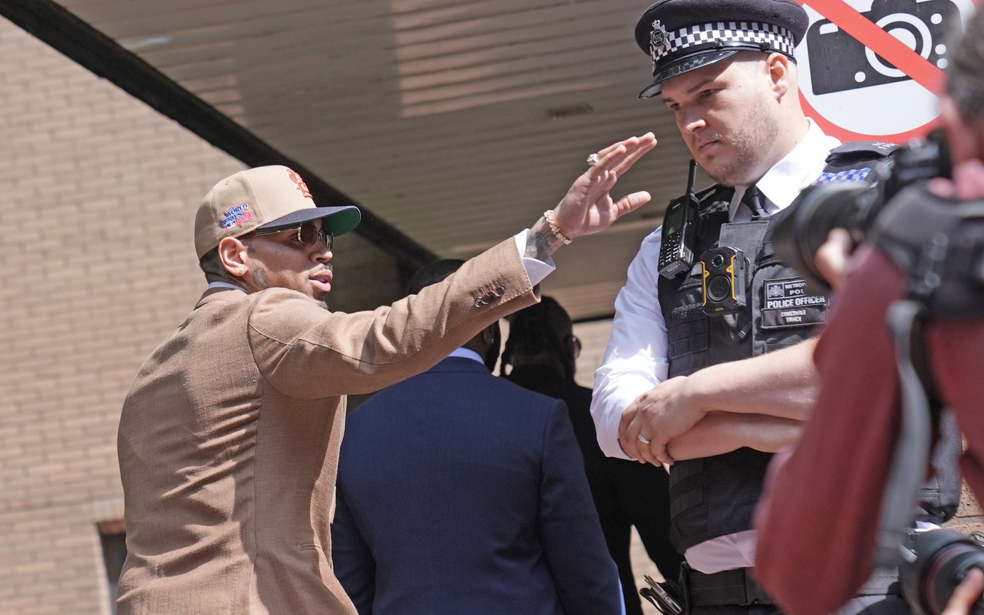 Singer Chris Brown pleads guilty over bottle attack at a London nightclub | iNFOnews.ca Singer Chris Brown pleads guilty over bottle attack at a London nightclub | iNFOnews.ca