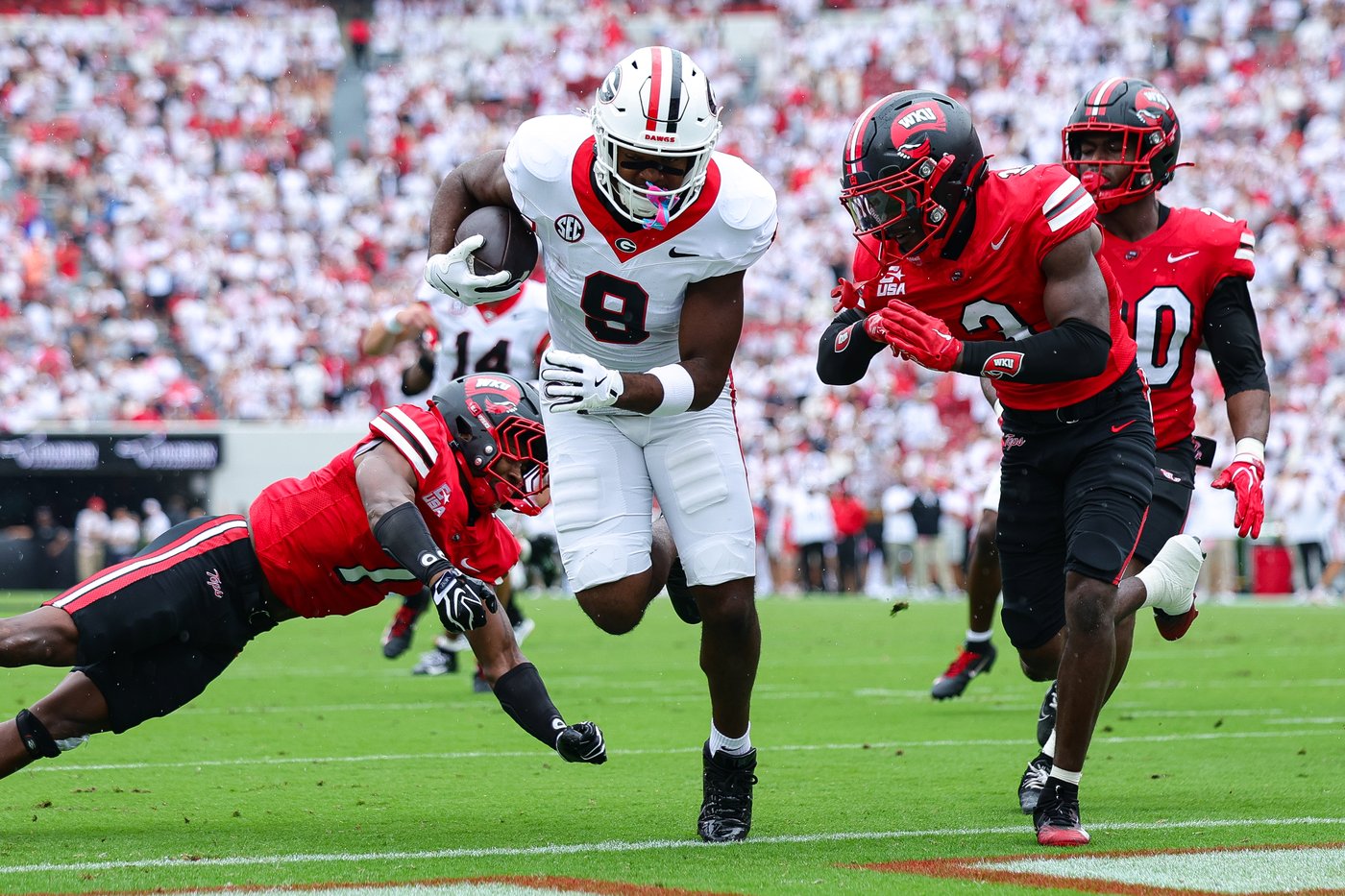 Gunner Stockton ties school record with 5 TD passes as No. 2 Georgia crushes Western Kentucky 70-20 | iNFOnews.ca