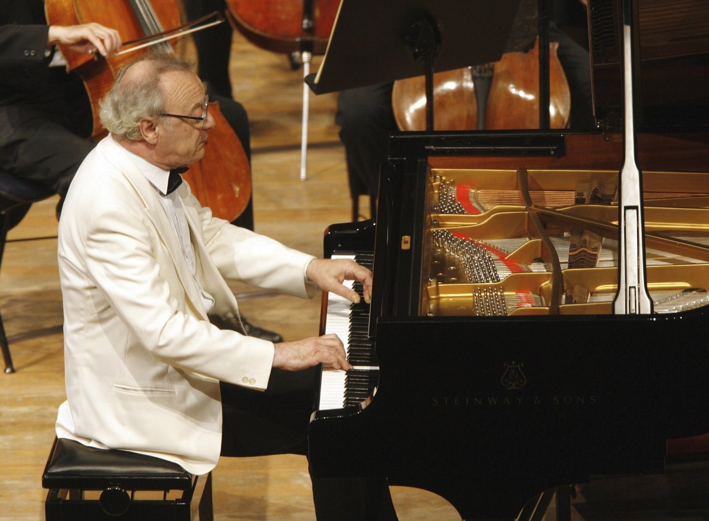 Alfred Brendel, pianist renowned for refined playing of Beethoven, dies at age 94 | iNFOnews.ca