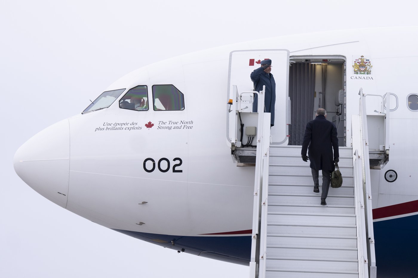Carney arrives in Paris for talks with Ukraine's allies about security guarantees | iNFOnews.ca