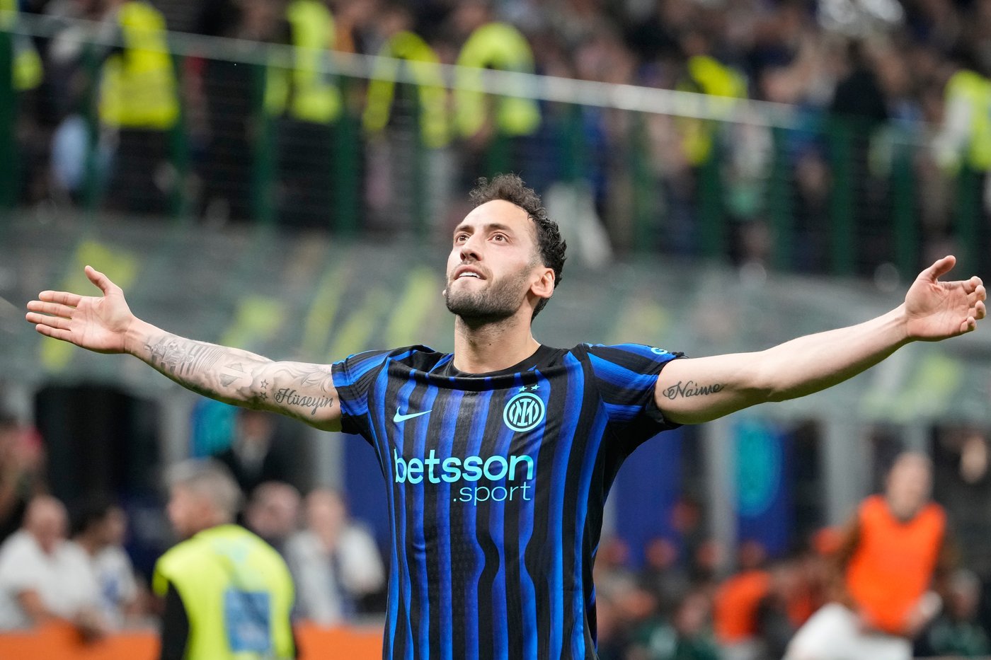 Lautaro Martinez's brace helps Inter rout Roma 5-2 to get Serie A title pursuit back on track | iNFOnews.ca Lautaro Martinez's brace helps Inter rout Roma 5-2 to get Serie A title pursuit back on track | iNFOnews.ca