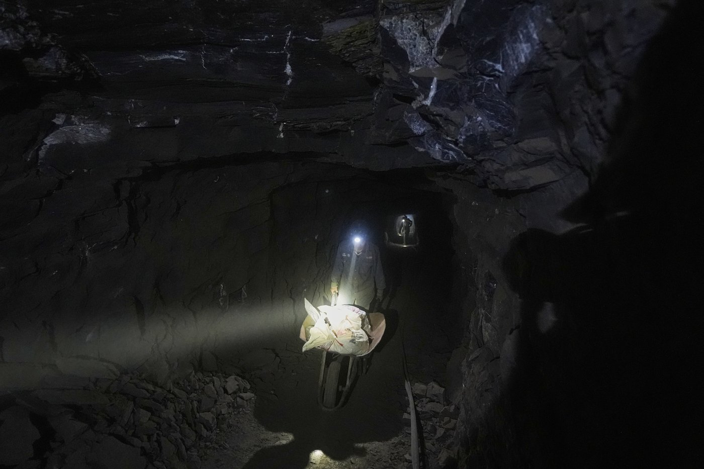 Illegal gold mining is fueling a 'mercury boom' in Mexico, poisoning people and the environment | iNFOnews.ca