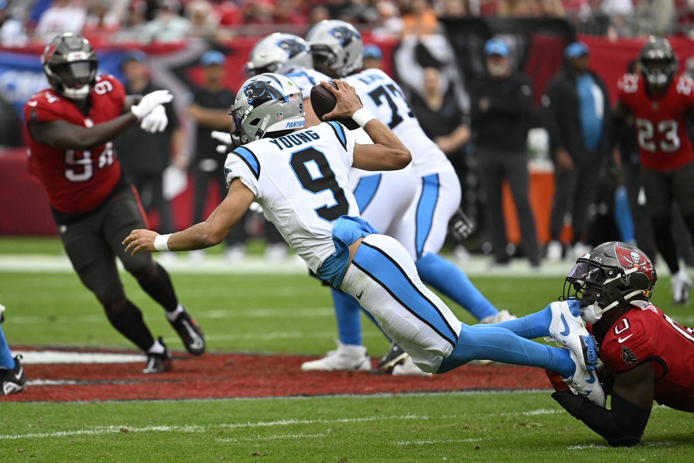 Mayfield throws 5 TD passes and Bucs keep playoff, NFC South hopes alive with 48-14 rout of Panthers | iNFOnews.ca Mayfield throws 5 TD passes and Bucs keep playoff, NFC South hopes alive with 48-14 rout of Panthers | iNFOnews.ca