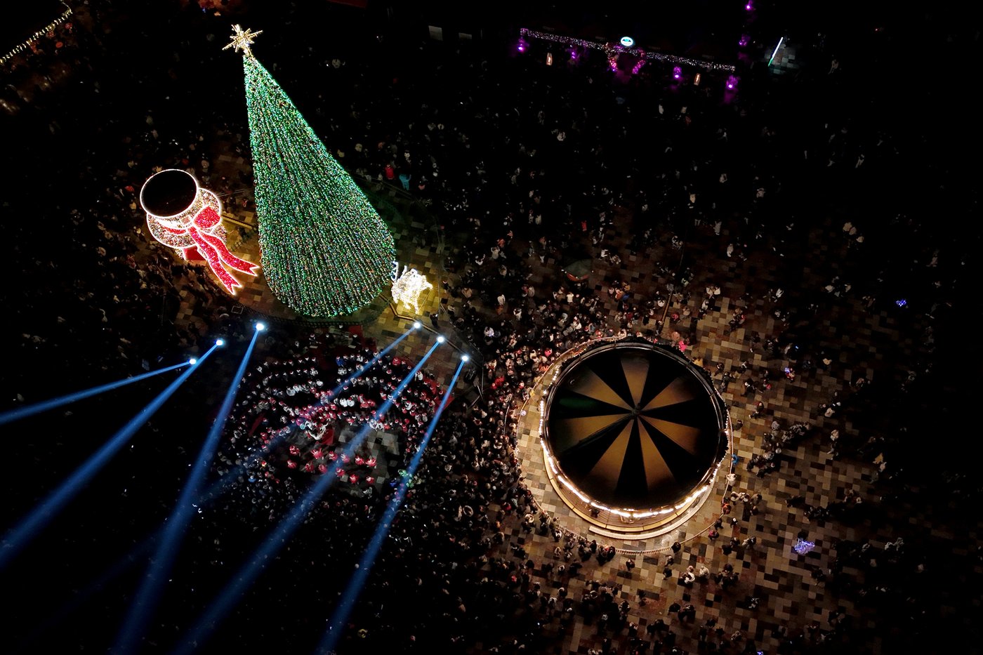 Photos show a world aglow with holiday lights | iNFOnews.ca