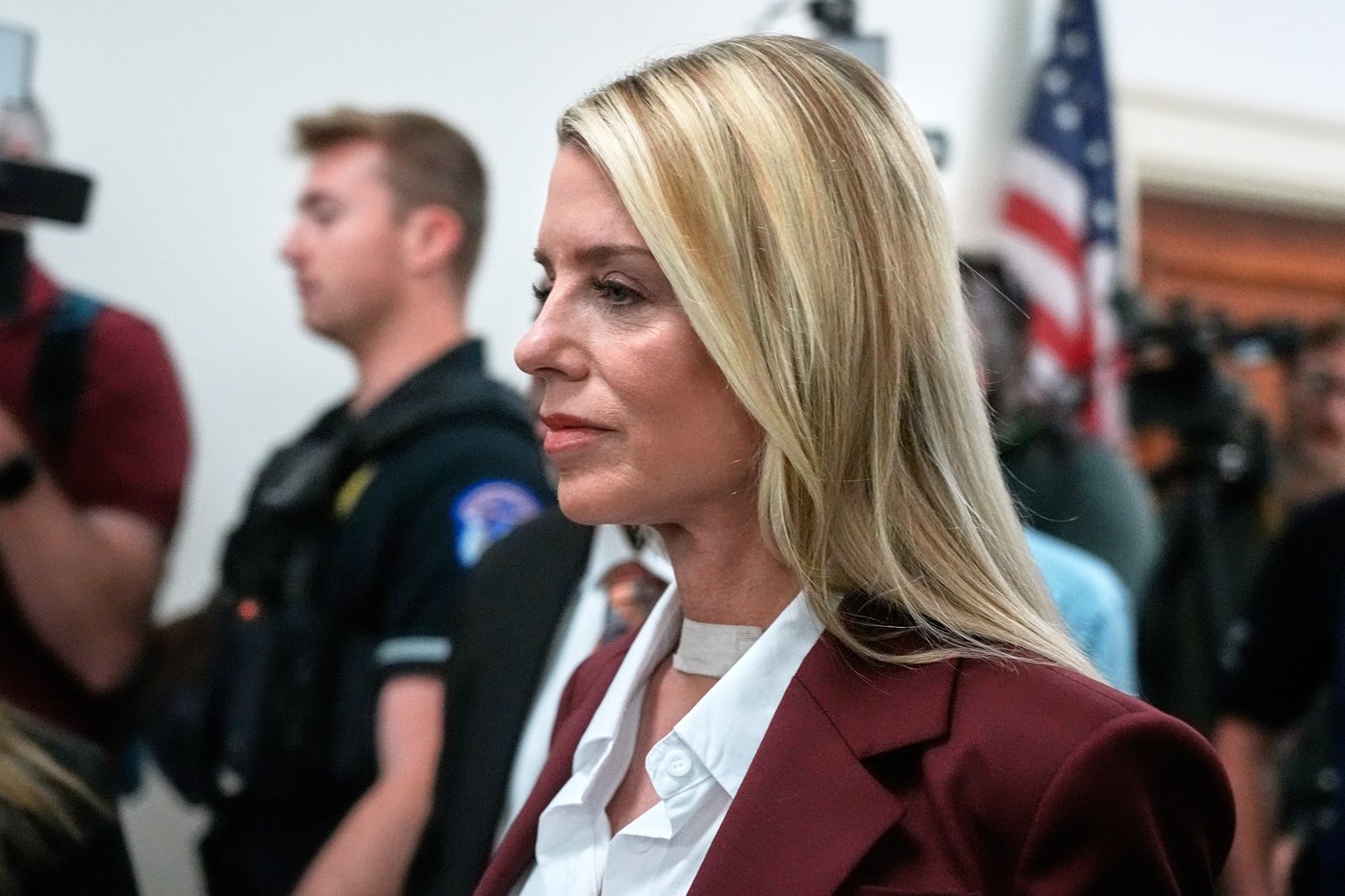 Bondi refuses to answer lawmakers' questions about Trump's involvement in Epstein files release | iNFOnews.ca