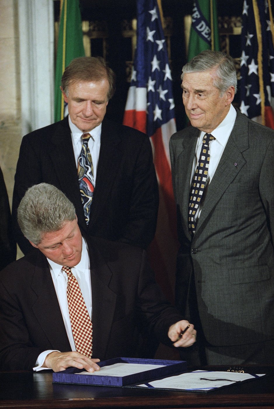 Donald Riegle, who represented Michigan in Congress under 7 presidents, dies at 88 | iNFOnews.ca