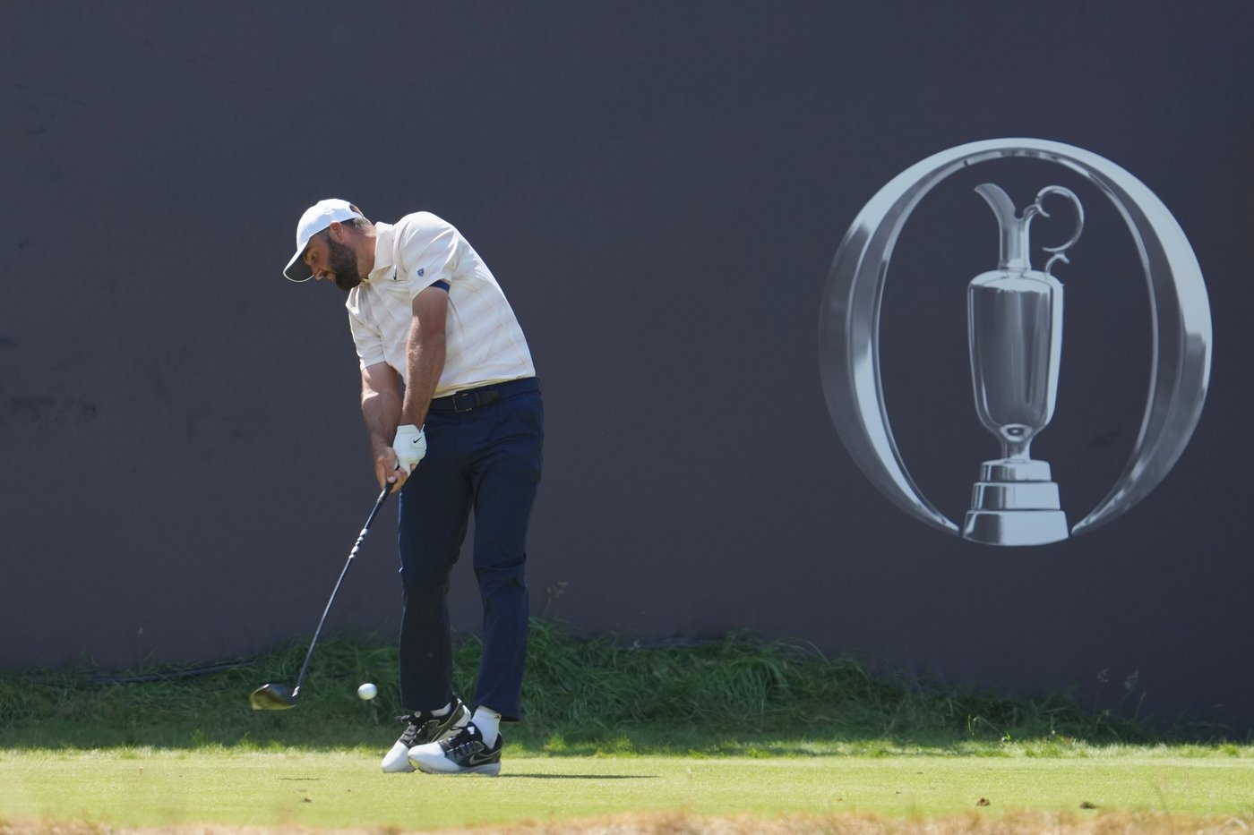 Scottie Scheffler gets bad bounces and a big break. It adds to a close call at British Open | iNFOnews.ca
