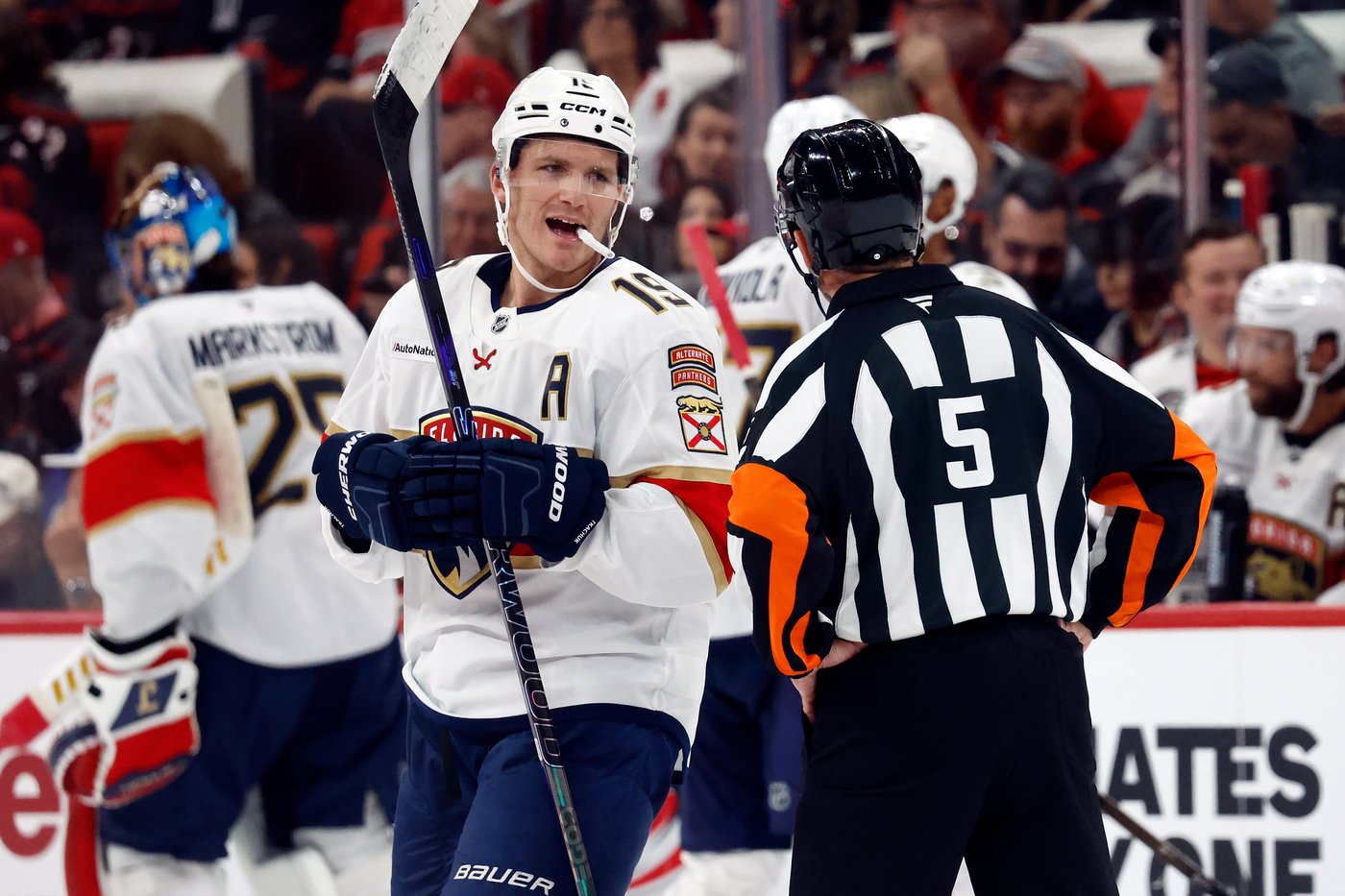 Forsling scores with 4.3 seconds left in OT as Panthers beat Hurricanes 1-0 | iNFOnews.ca