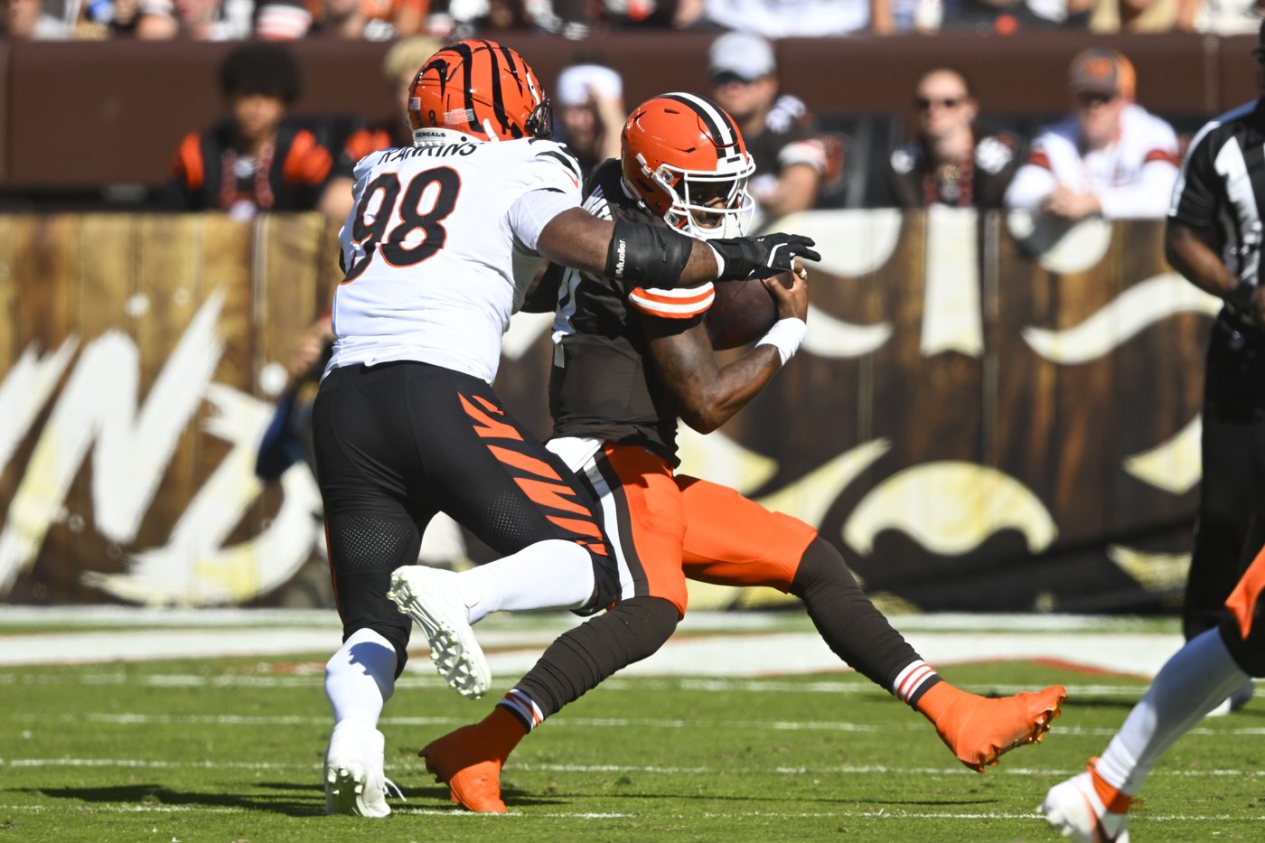 Deshaun Watson's season is ended by a ruptured Achilles tendon. Browns say QB will have surgery | iNFOnews.ca Deshaun Watson's season is ended by a ruptured Achilles tendon. Browns say QB will have surgery | iNFOnews.ca