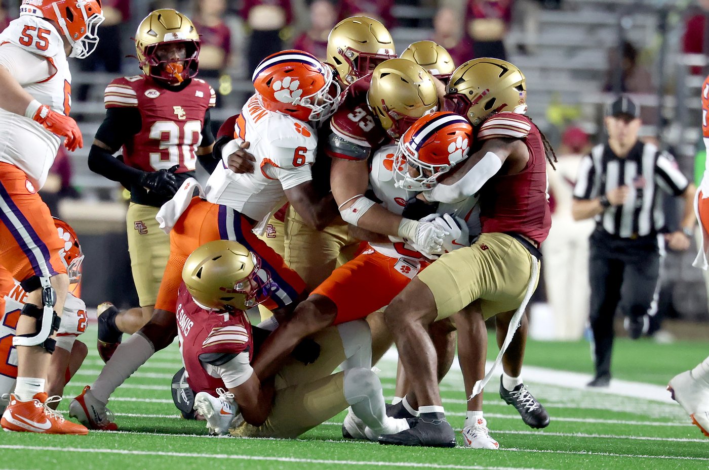 Cade Klubnik throws for a TD and runs for one before injury in Clemson's 41-10 victory over BC | iNFOnews.ca Cade Klubnik throws for a TD and runs for one before injury in Clemson's 41-10 victory over BC | iNFOnews.ca
