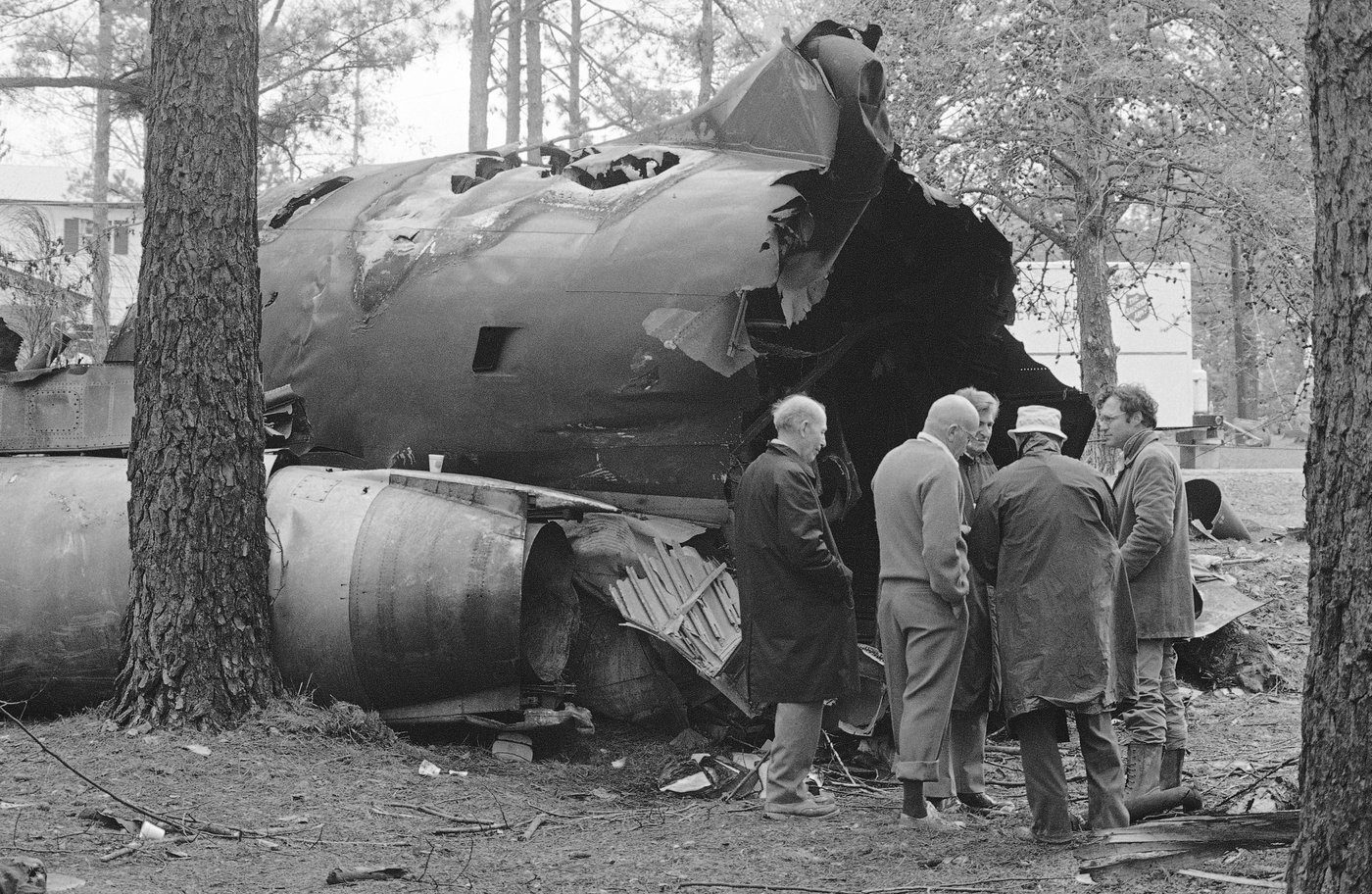 Survivors of past air disasters offer support after Toronto crash | iNFOnews.ca