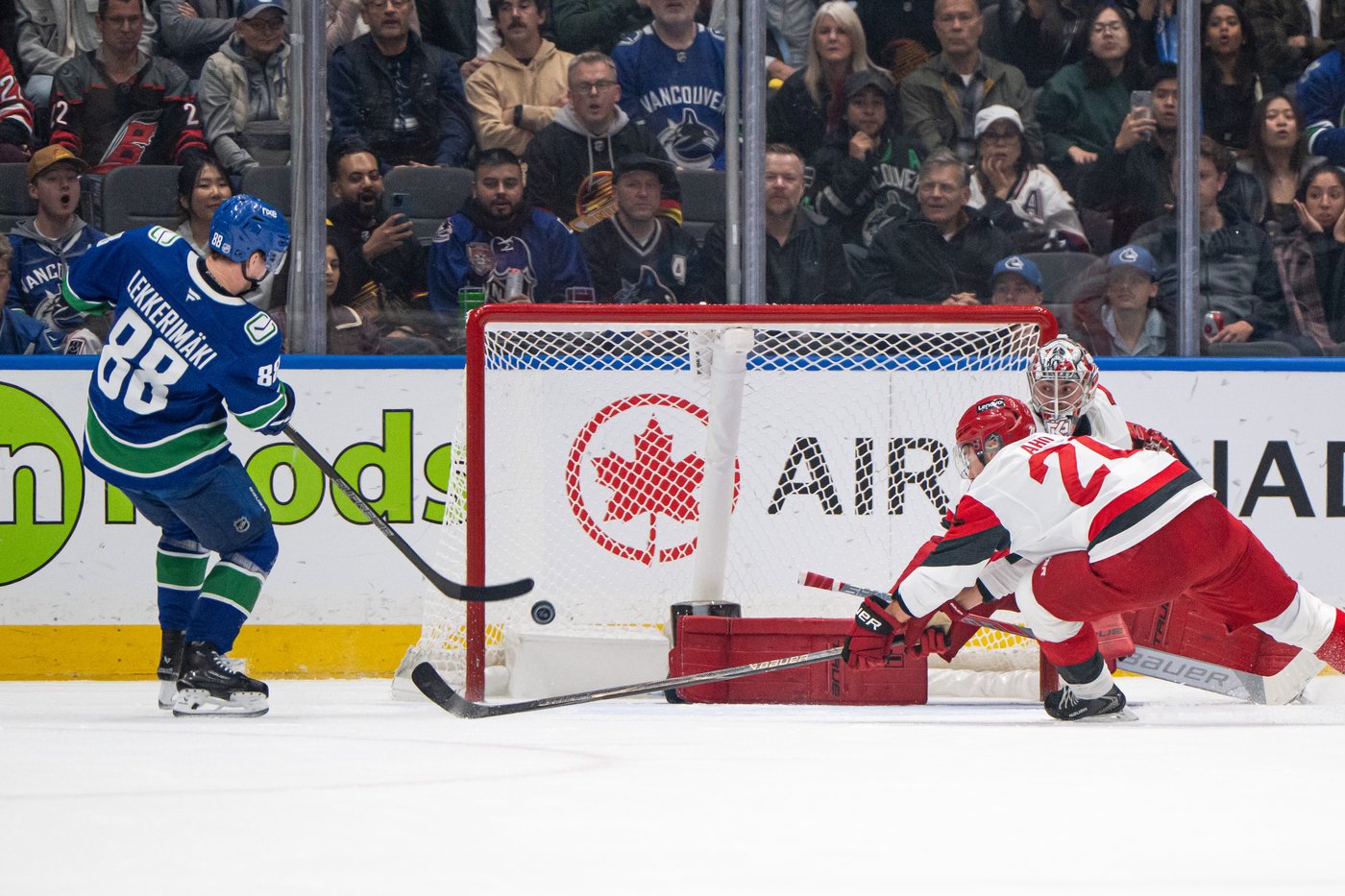 Ehlers, Deslauriers score twice as Hurricanes down slumping Canucks 6-3 | iNFOnews.ca Ehlers, Deslauriers score twice as Hurricanes down slumping Canucks 6-3 | iNFOnews.ca