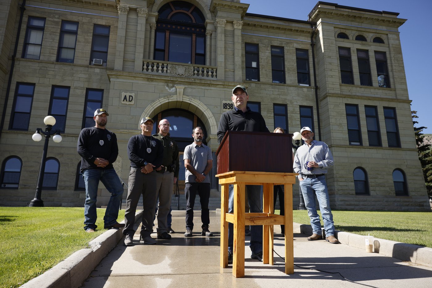 Former US soldier suspected of killing 4 in Montana remains at large | iNFOnews.ca Former US soldier suspected of killing 4 in Montana remains at large | iNFOnews.ca