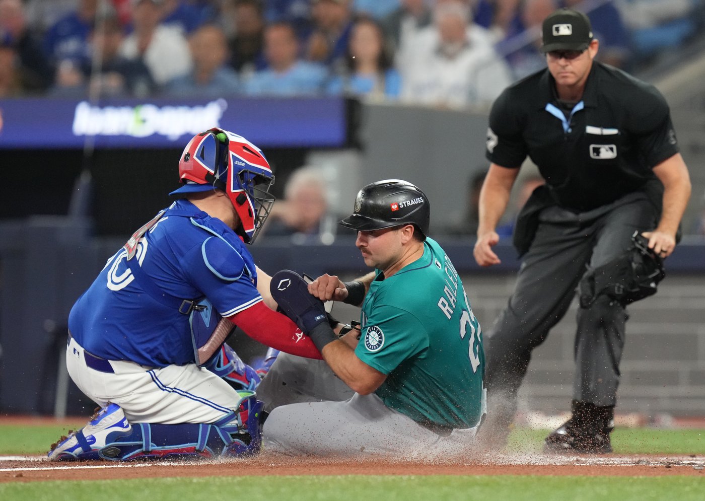 Clement up for two awards as five Blue Jays named Gold Glove finalists | iNFOnews.ca Clement up for two awards as five Blue Jays named Gold Glove finalists | iNFOnews.ca
