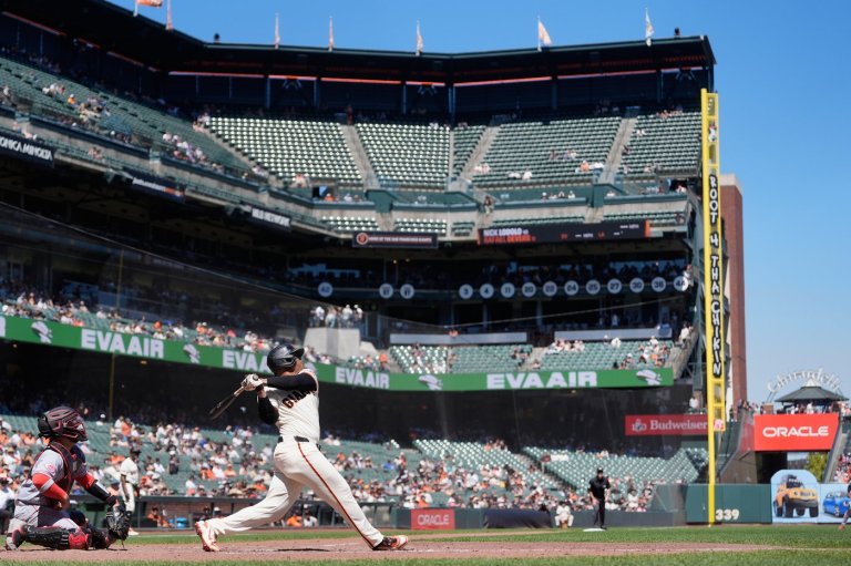 Eugenio Suarez's grand slam highlights 7-run 9th inning as the Reds rally past Giants 10-9 | iNFOnews.ca