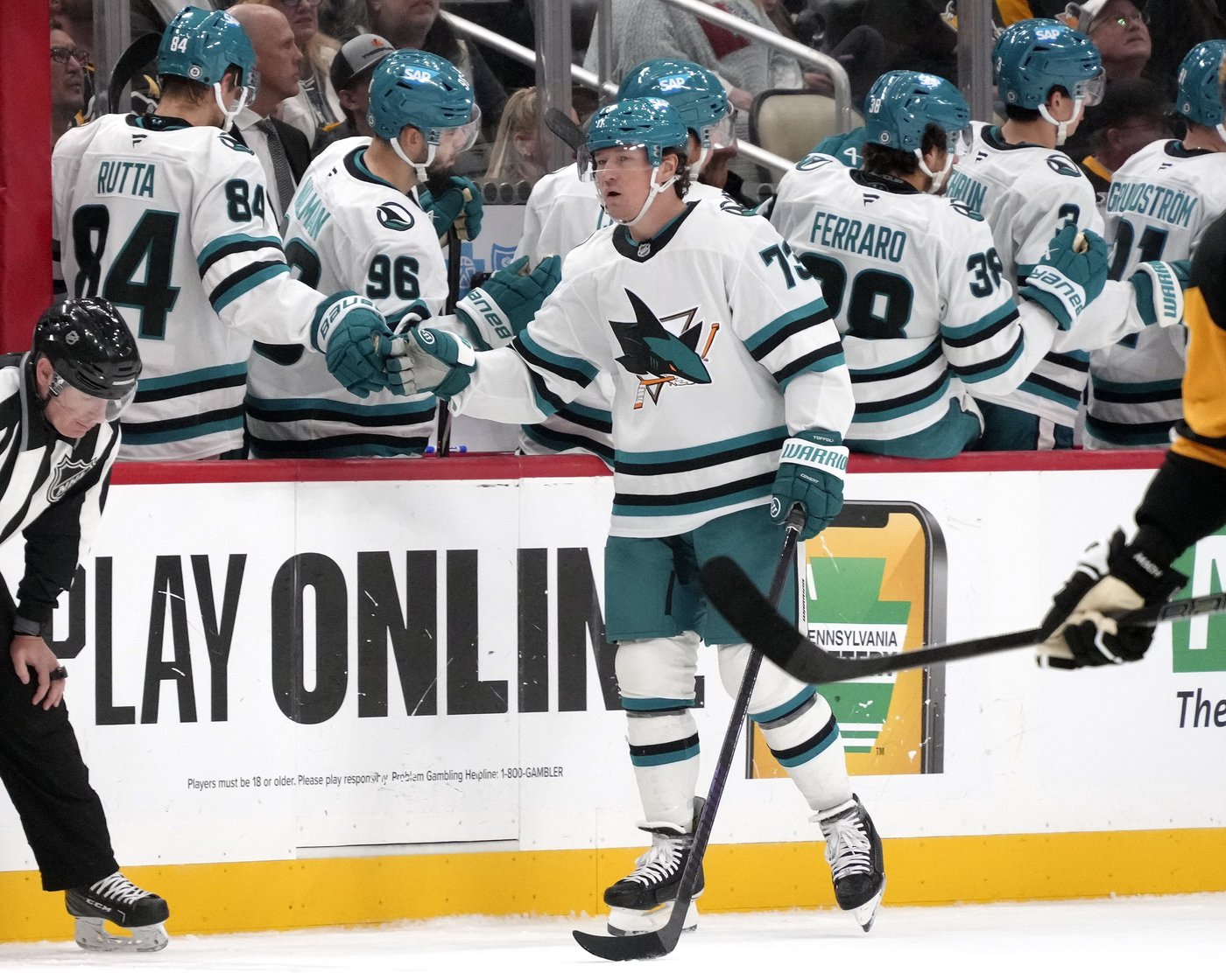 Malkin scores shootout winner to help Penguins top Sharks 4-3 | iNFOnews.ca Malkin scores shootout winner to help Penguins top Sharks 4-3 | iNFOnews.ca
