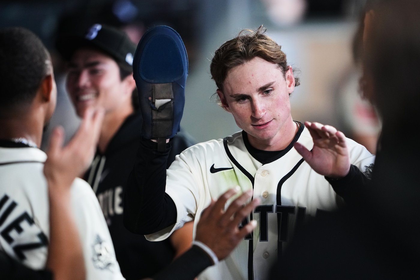 Mariners sending prized rookie shortstop Colt Emerson to minors, AP source says | iNFOnews.ca