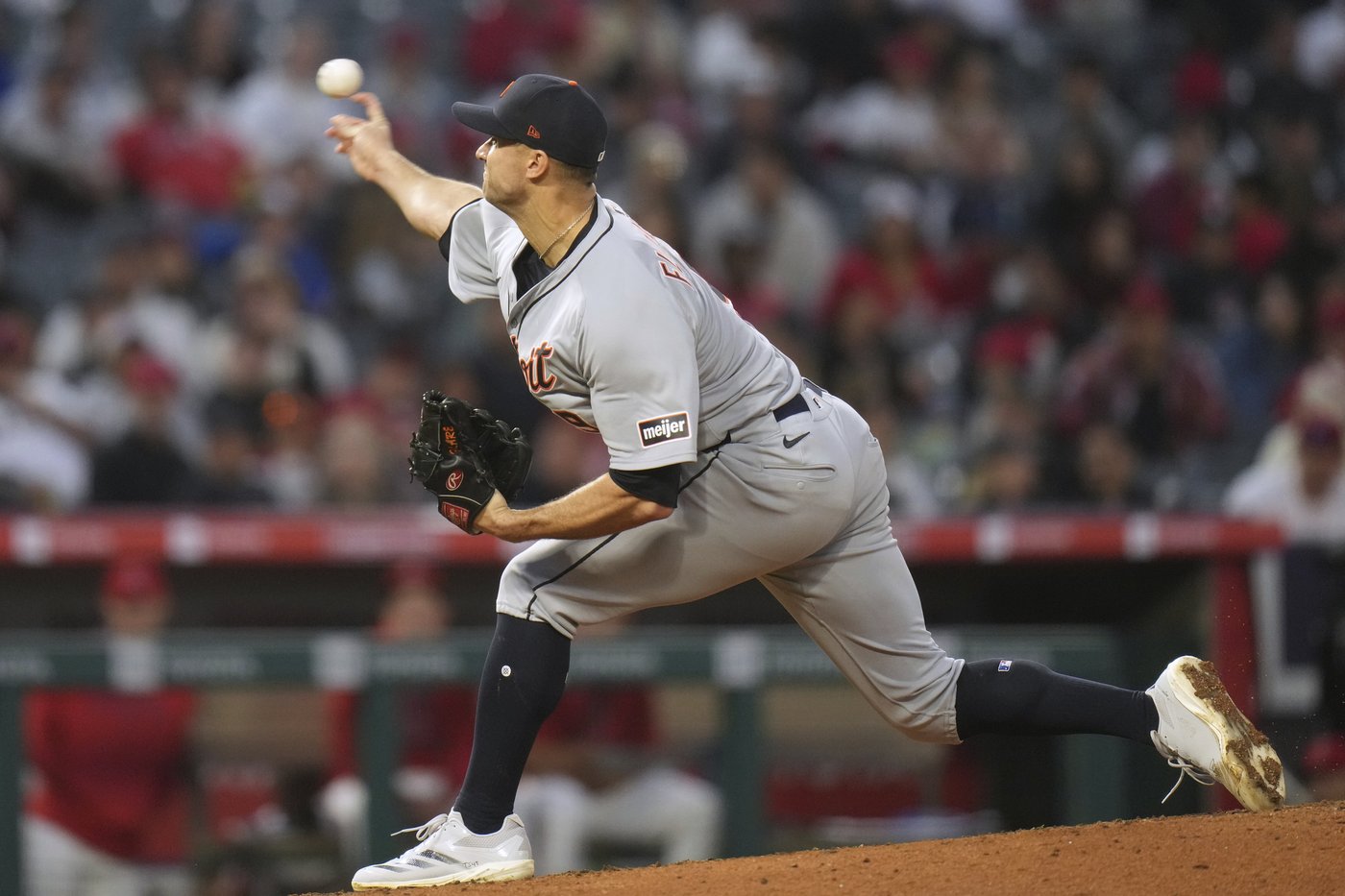 Hendricks pitches Angels past Tigers 5-2 to snap 7-game slide | iNFOnews.ca