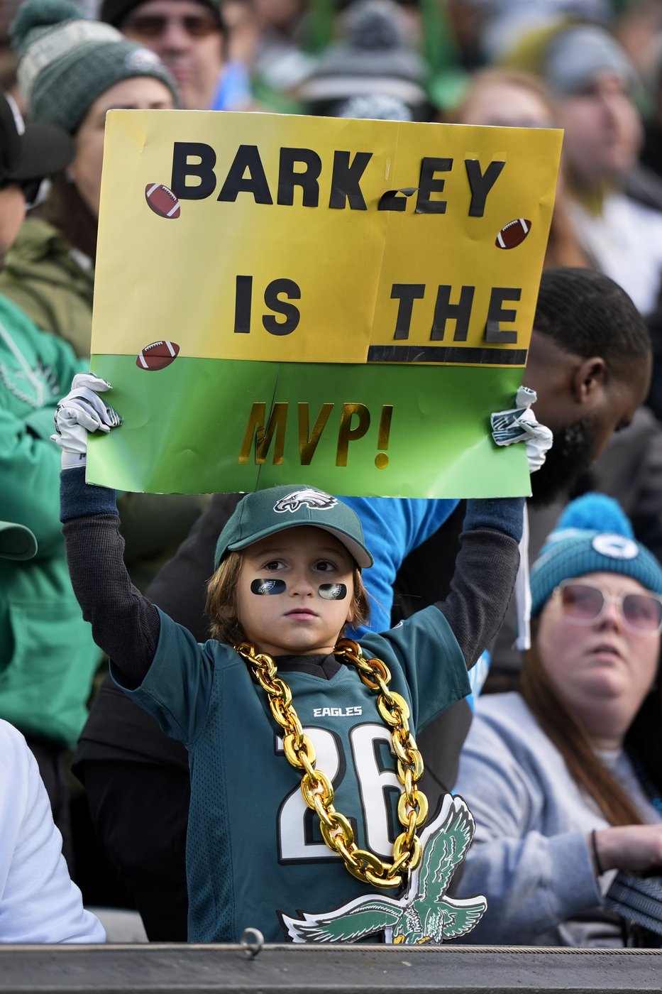 Saquon Barkley sets Eagles season rushing record and has Dickerson's NFL mark in his sights | iNFOnews.ca