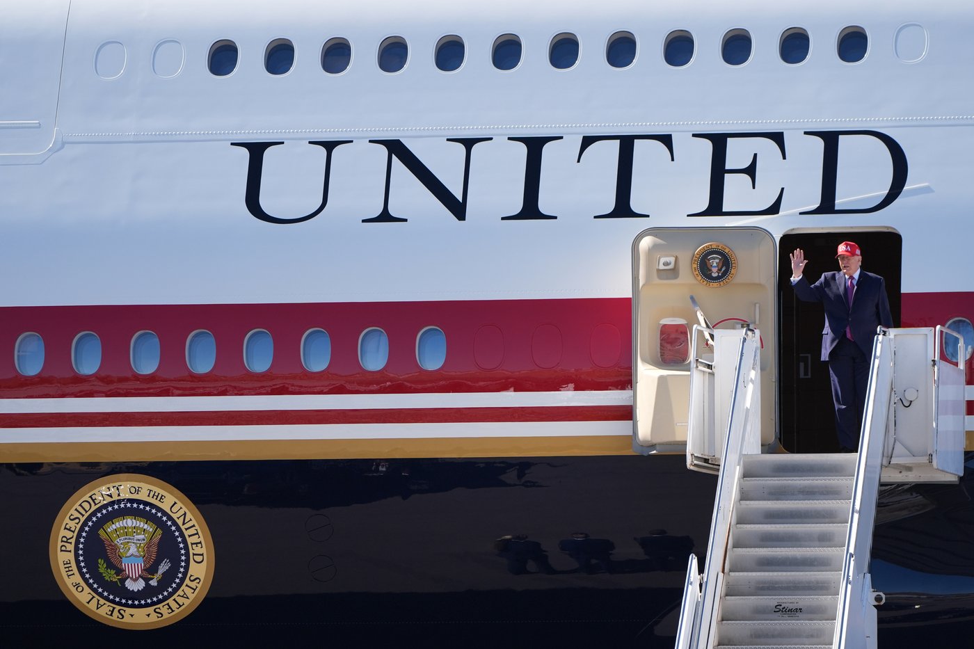 Trump defends gifted Air Force One from Qatar and makes 2nd Amendment pitch as he campaigns for GOP | iNFOnews.ca Trump defends gifted Air Force One from Qatar and makes 2nd Amendment pitch as he campaigns for GOP | iNFOnews.ca