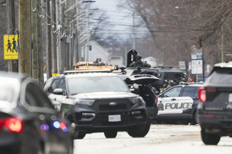 Man suspected of shooting officer arrested after 24-hour standoff in Welland, Ont. | iNFOnews.ca