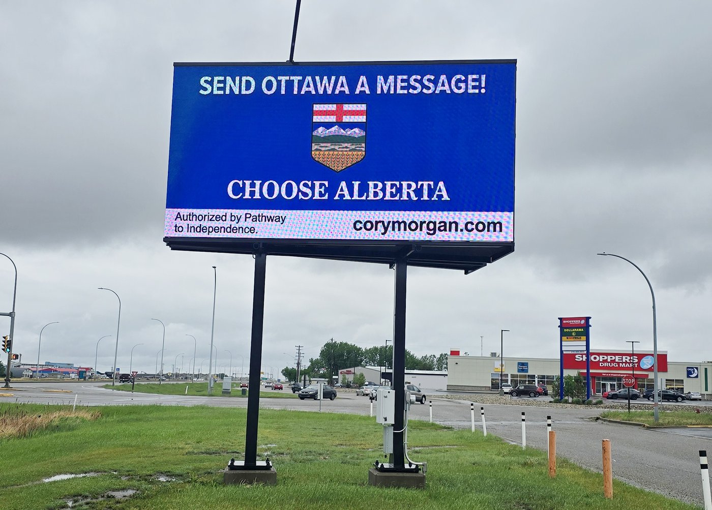 Pro-separation billboard still up after removal deadline from Alberta town passes | iNFOnews.ca