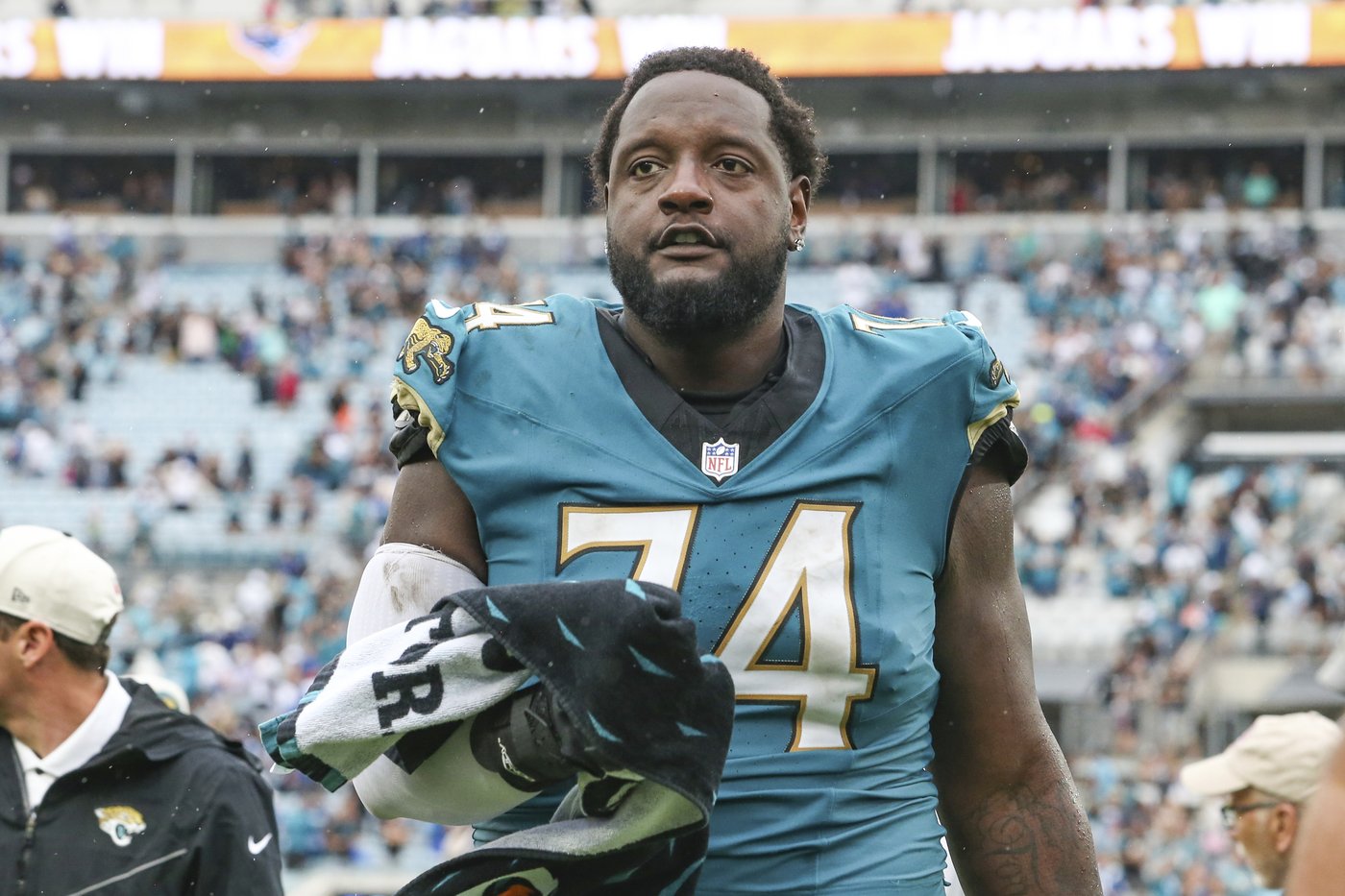 Vikings acquire left tackle Robinson in trade with Jaguars after Darrisaw's season-ending injury | iNFOnews.ca