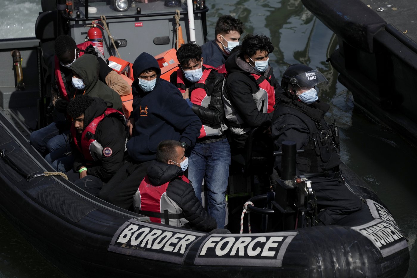 UK touts a clampdown on illegal working as it seeks to look tough on immigration | iNFOnews.ca