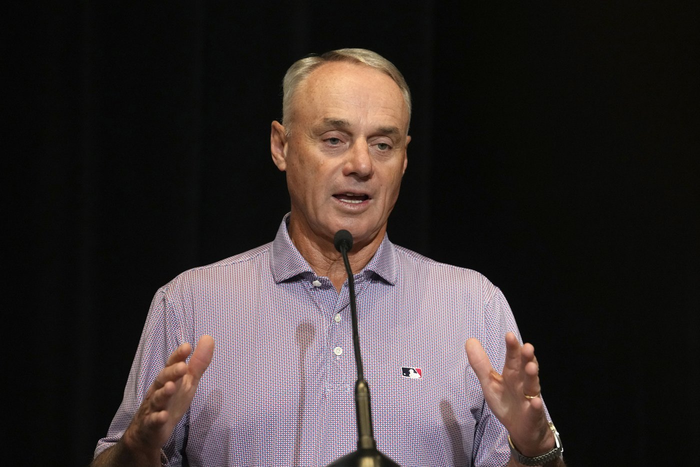 Manfred calls Athletics' new park in Sacramento charming but still expects to be in Vegas by 2028 | iNFOnews.ca