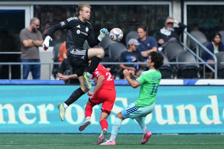 Fire's Haile-Selassie, Lewandowski score to spoil 2-goal debut of Sounders' Joveljić in 2-2 draw | iNFOnews.ca
