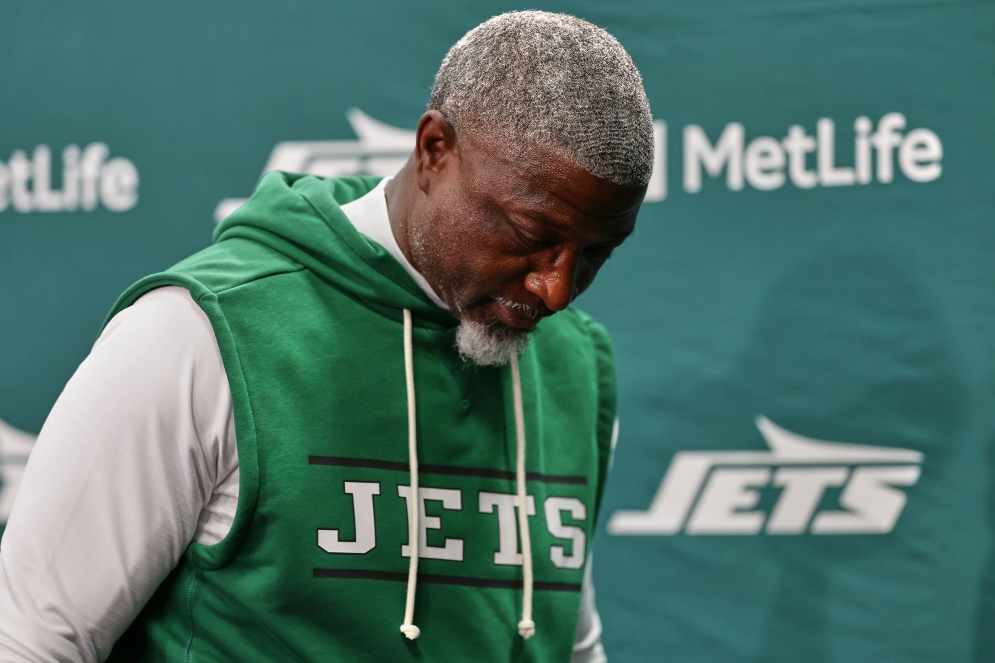 Aaron Glenn's seat heating up as Jets fall to 2-5 with loss to winless Dolphins | iNFOnews.ca Aaron Glenn's seat heating up as Jets fall to 2-5 with loss to winless Dolphins | iNFOnews.ca