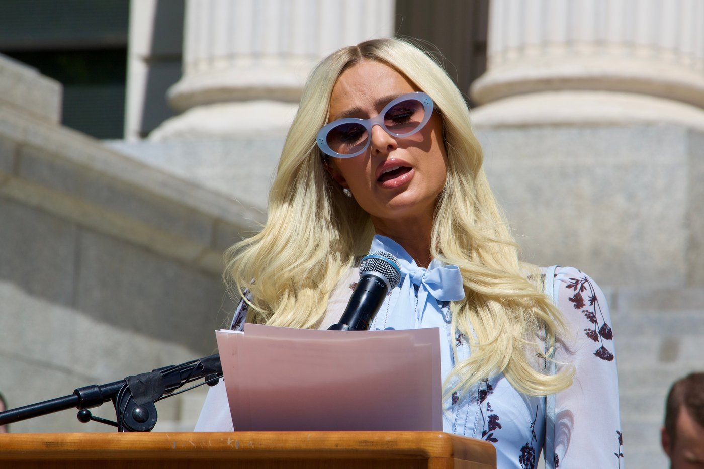 Paris Hilton returns to Utah 'troubled teen' facility to support others who allege mistreatment | iNFOnews.ca Paris Hilton returns to Utah 'troubled teen' facility to support others who allege mistreatment | iNFOnews.ca