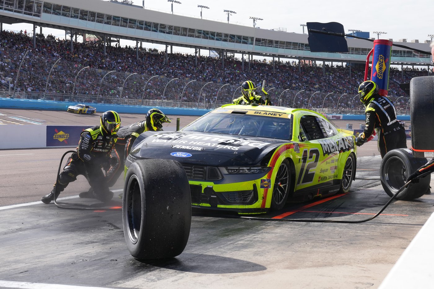 Reddick wins in Phoenix as NASCAR Cup Series championship tightens after miserable day for Larson | iNFOnews.ca Reddick wins in Phoenix as NASCAR Cup Series championship tightens after miserable day for Larson | iNFOnews.ca
