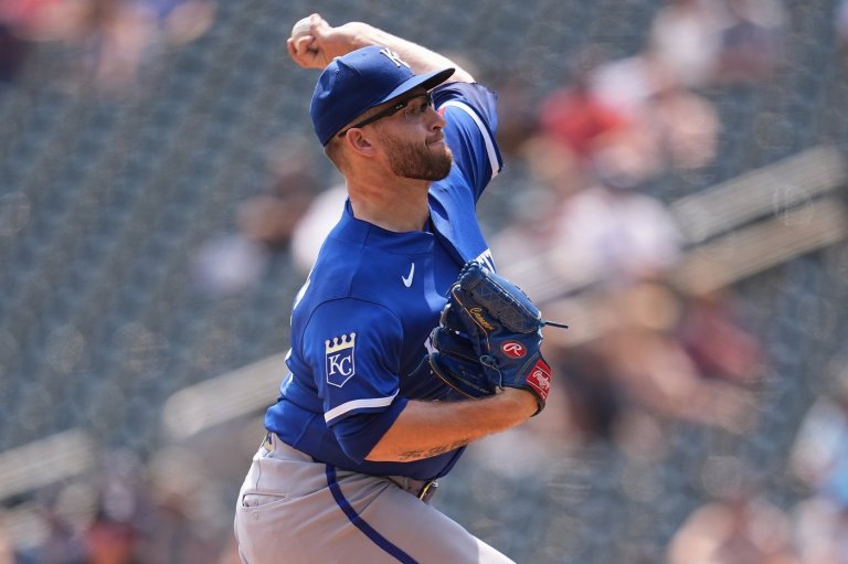 Royals left-hander Noah Cameron takes a no-hitter through 6 innings against the Twins | iNFOnews.ca
