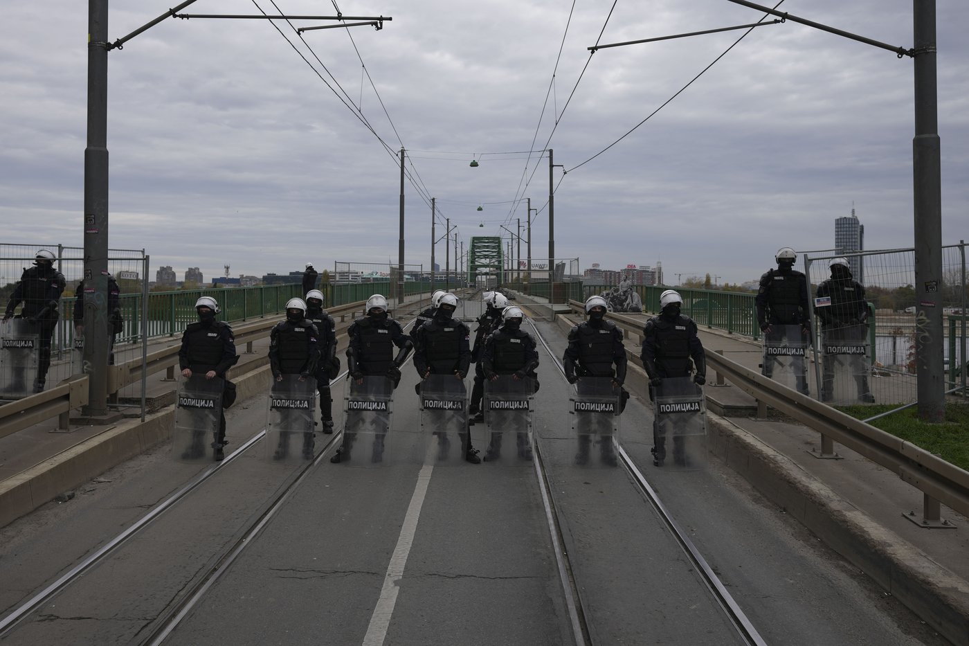 Protesters scuffle with police in Serbia as they demand arrests over a deadly roof collapse | iNFOnews.ca Protesters scuffle with police in Serbia as they demand arrests over a deadly roof collapse | iNFOnews.ca