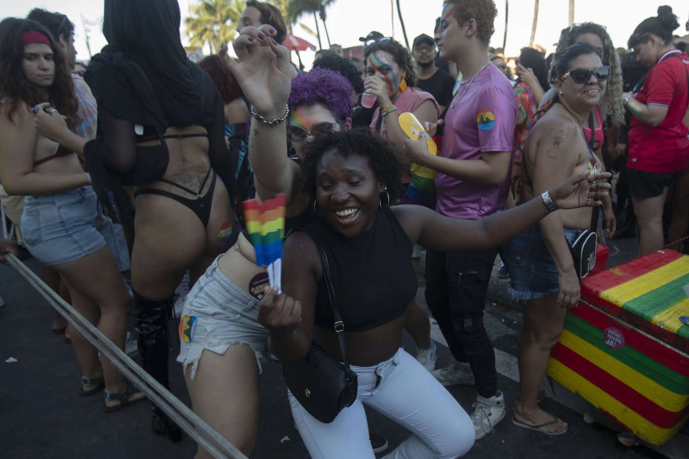 Rainbow-clad revelers hit Copacabana beach for Rio de Janeiro’s pride parade | iNFOnews.ca