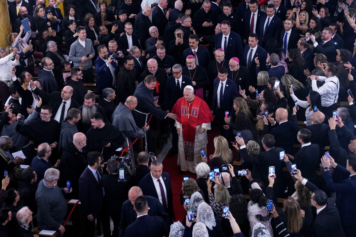Pope Leo XIV receives enthusiastic welcome from Turkey's Catholics as he opens key day in first trip | iNFOnews.ca