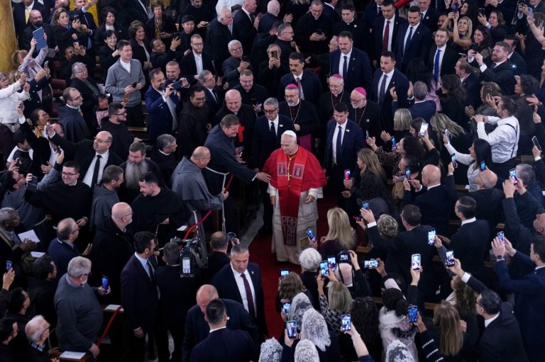 Pope Leo XIV receives enthusiastic welcome from Turkey's Catholics as he opens key day in first trip | iNFOnews.ca