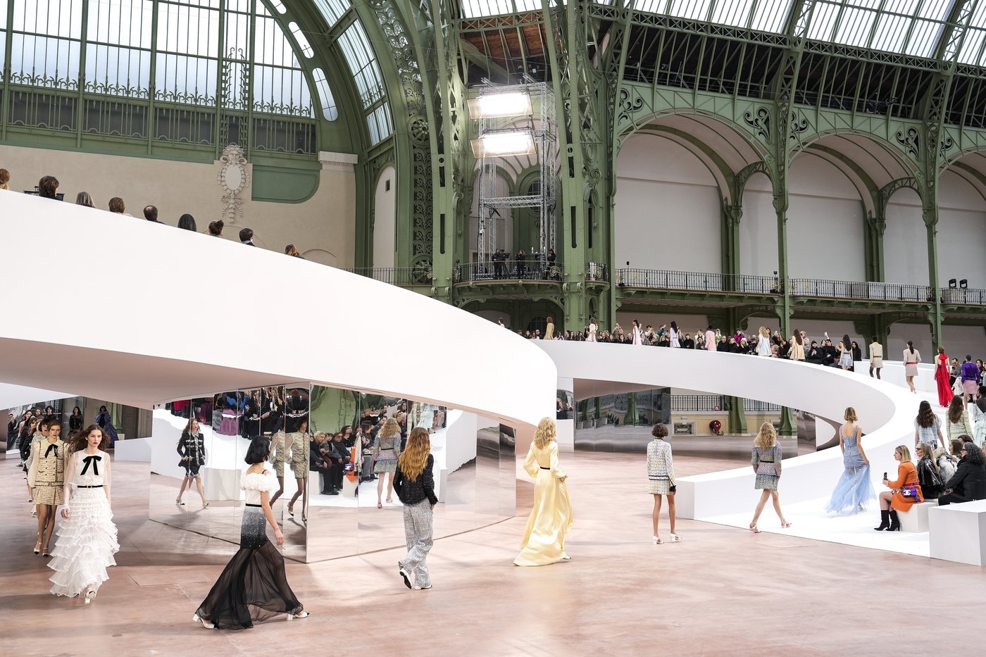 Chanel couture stuns with color, and Kylie Jenner, in final Paris show before Blazy's debut | iNFOnews.ca