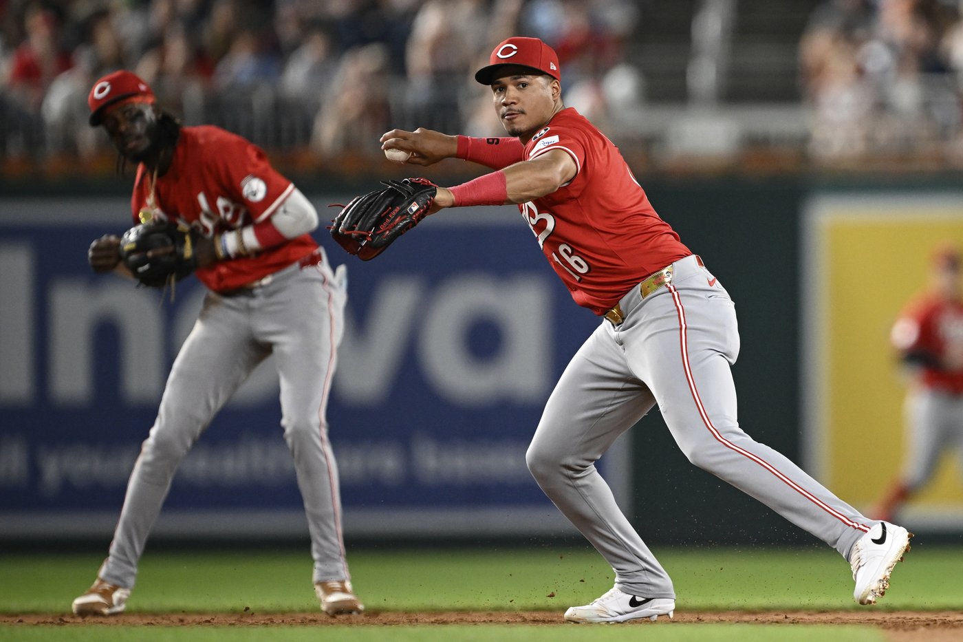 Josh Bell and Daylen Lile lead Nationals in 10-8 win over Reds | iNFOnews.ca