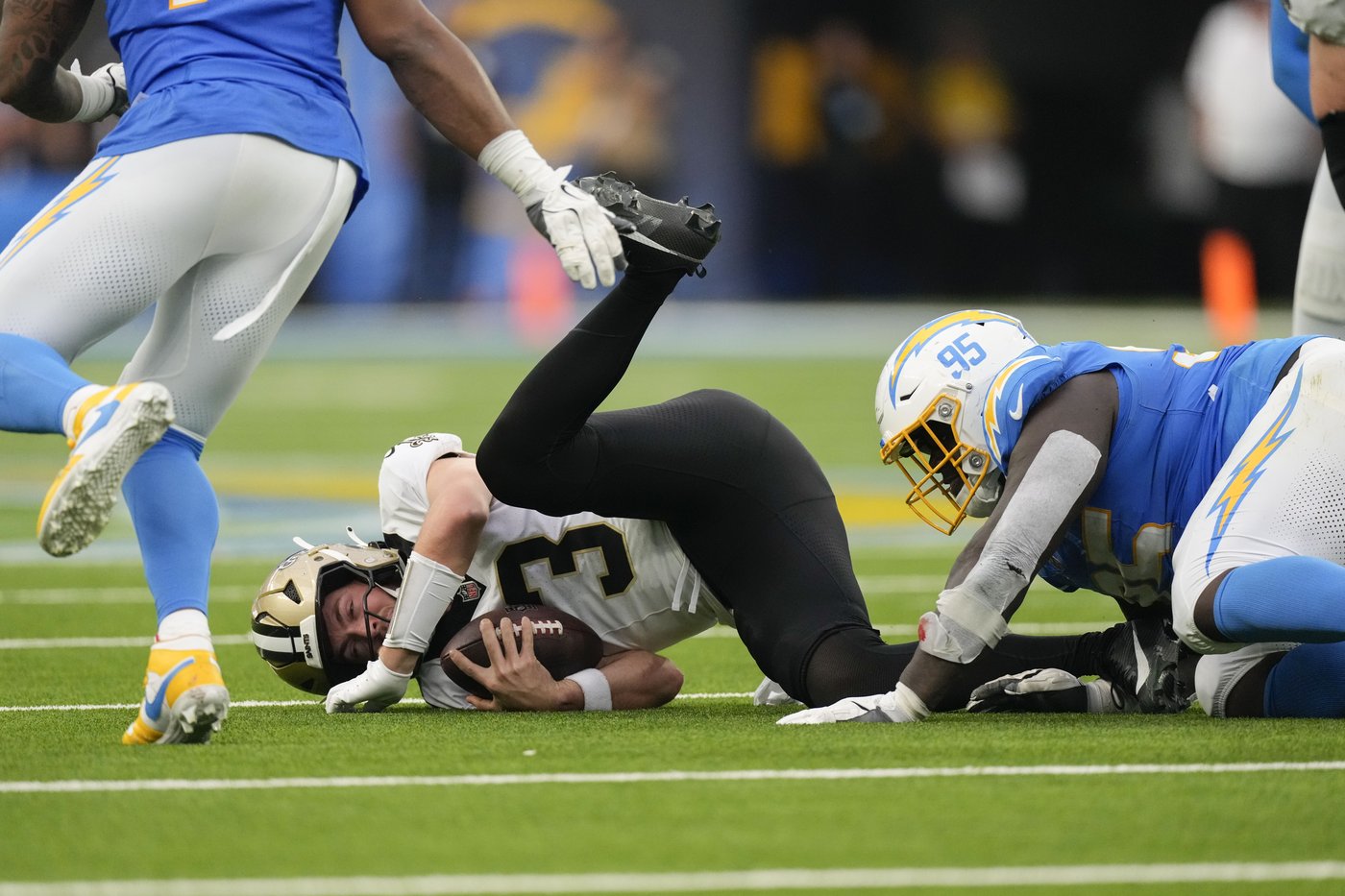 A record-tying 9 NFL teams have lost at least 6 games in the first 8 weeks | iNFOnews.ca