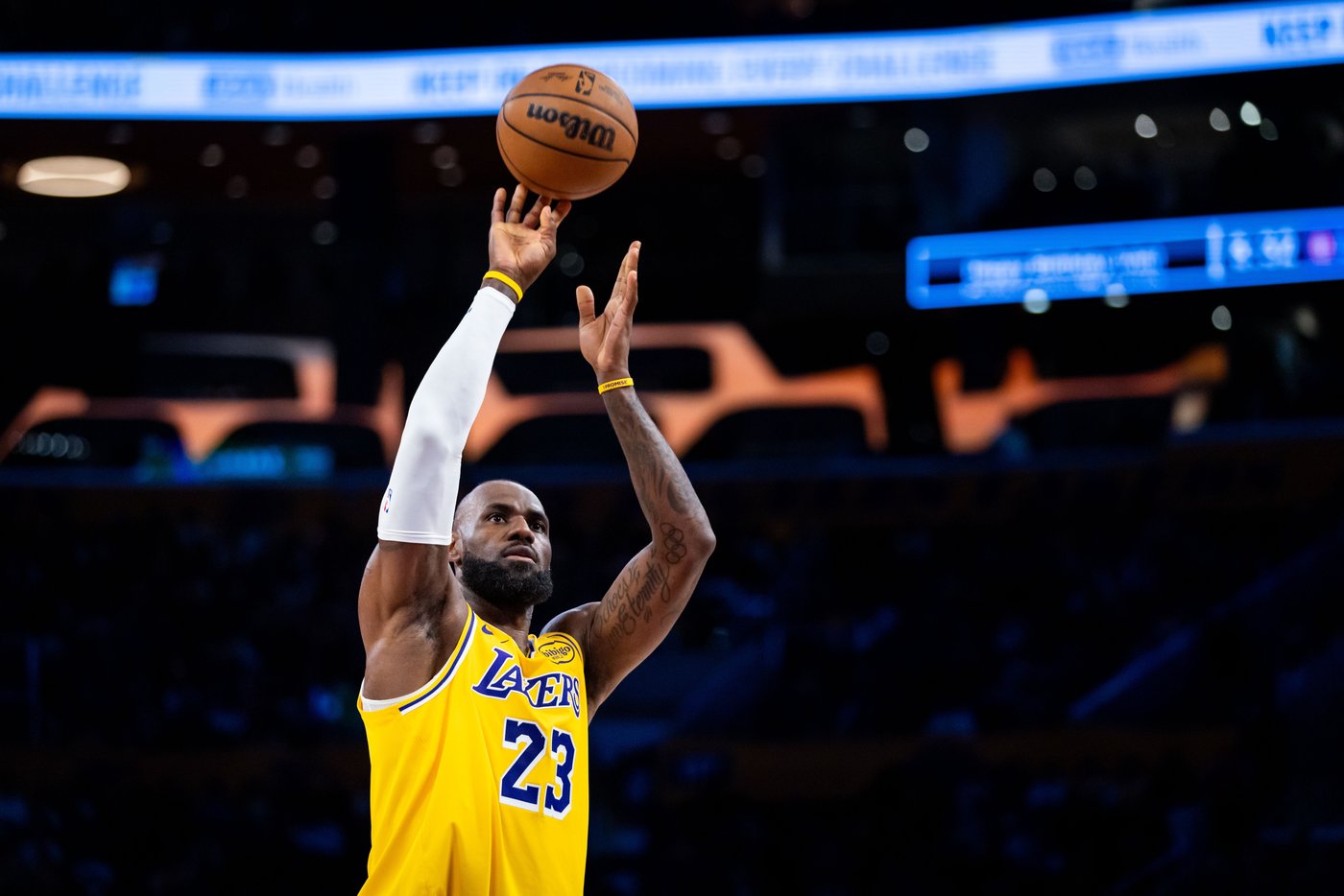 Luka Doncic scores 51, LeBron James returns from injuries to lead Lakers past Bulls 142-130 | iNFOnews.ca Luka Doncic scores 51, LeBron James returns from injuries to lead Lakers past Bulls 142-130 | iNFOnews.ca